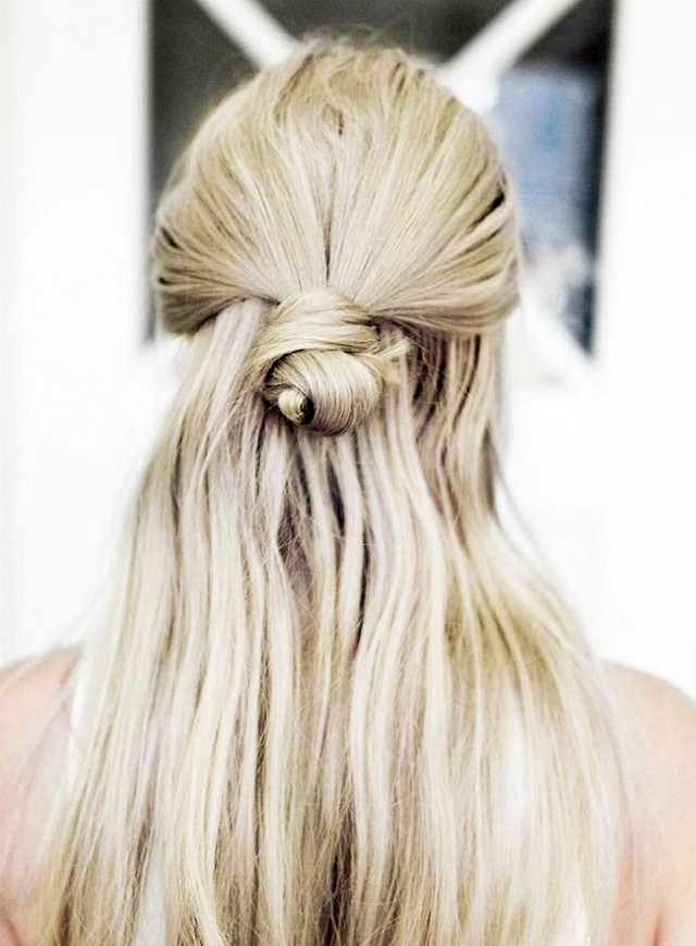 7-monday-morning-hairstyles-that-you-can-do-in-under-5-minutes-1599660.640x0c